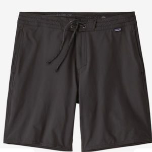 PATAGONIA WAVEFARER HYBRID WALK
SHORTS 18" in INK BLACK